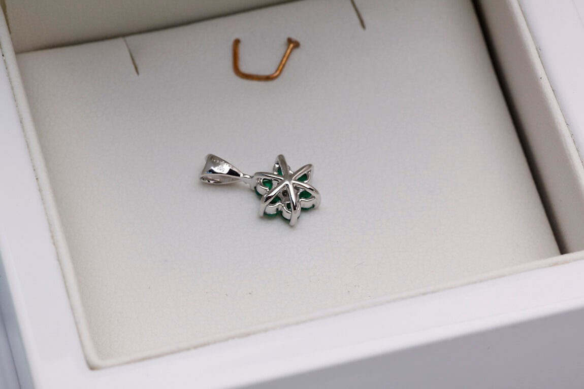 Złoty wisiorek WBD0954 - Diament